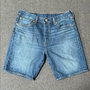 Levi’s 501 Original Hemmed 9” Men’s Jean Shorts 32